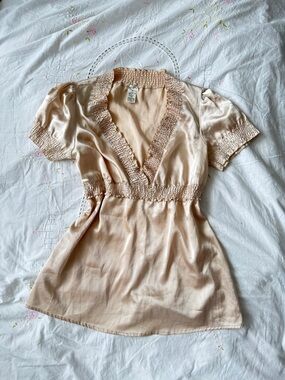 Forever 21 Y2K Cream Satin Babydoll Ruffle Top Size M